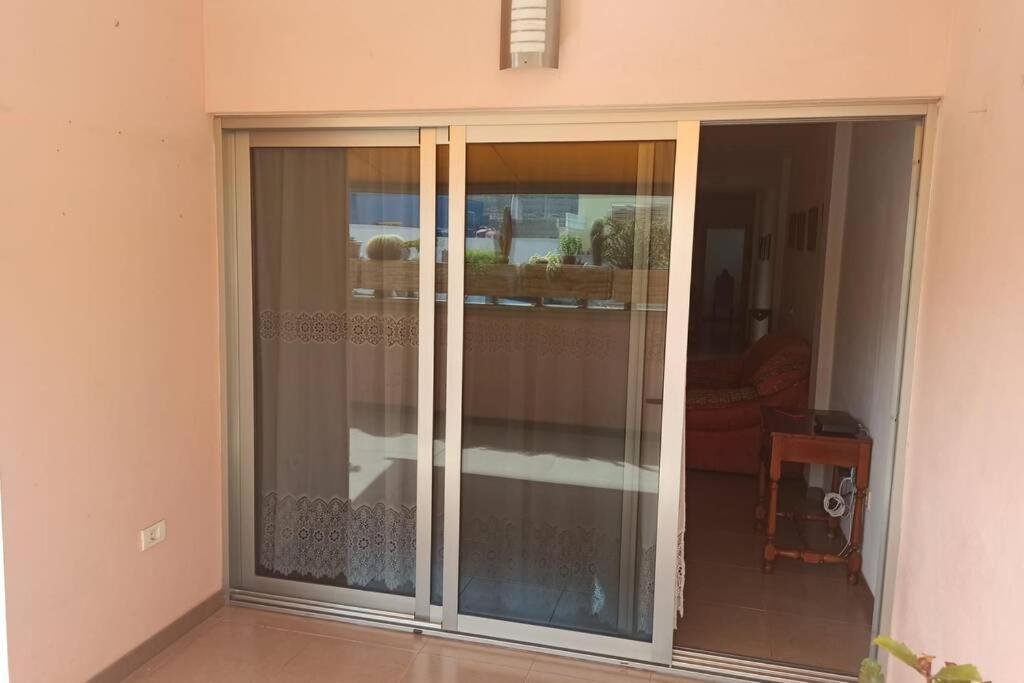 أذيخي Spacious Apartment Just Few Steps Of The Ocean In La Caleta المظهر الخارجي الصورة