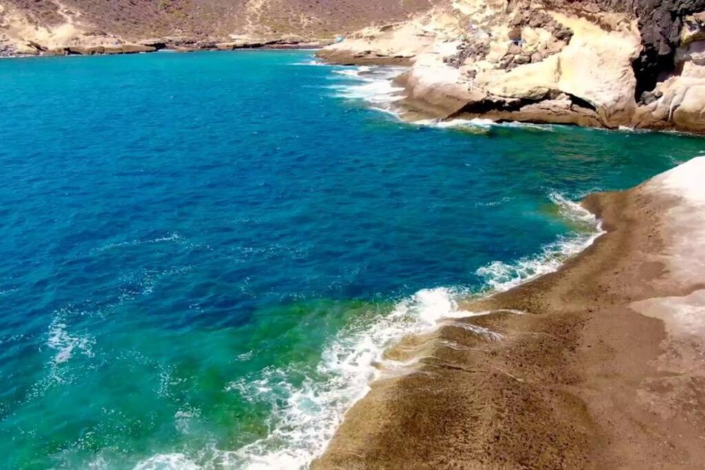 أذيخي Spacious Apartment Just Few Steps Of The Ocean In La Caleta المظهر الخارجي الصورة