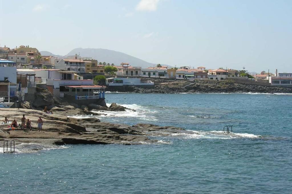أذيخي Spacious Apartment Just Few Steps Of The Ocean In La Caleta المظهر الخارجي الصورة