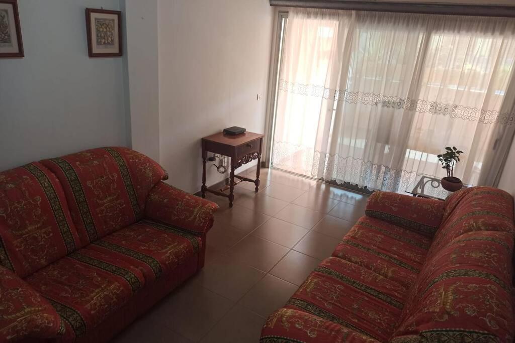 أذيخي Spacious Apartment Just Few Steps Of The Ocean In La Caleta المظهر الخارجي الصورة