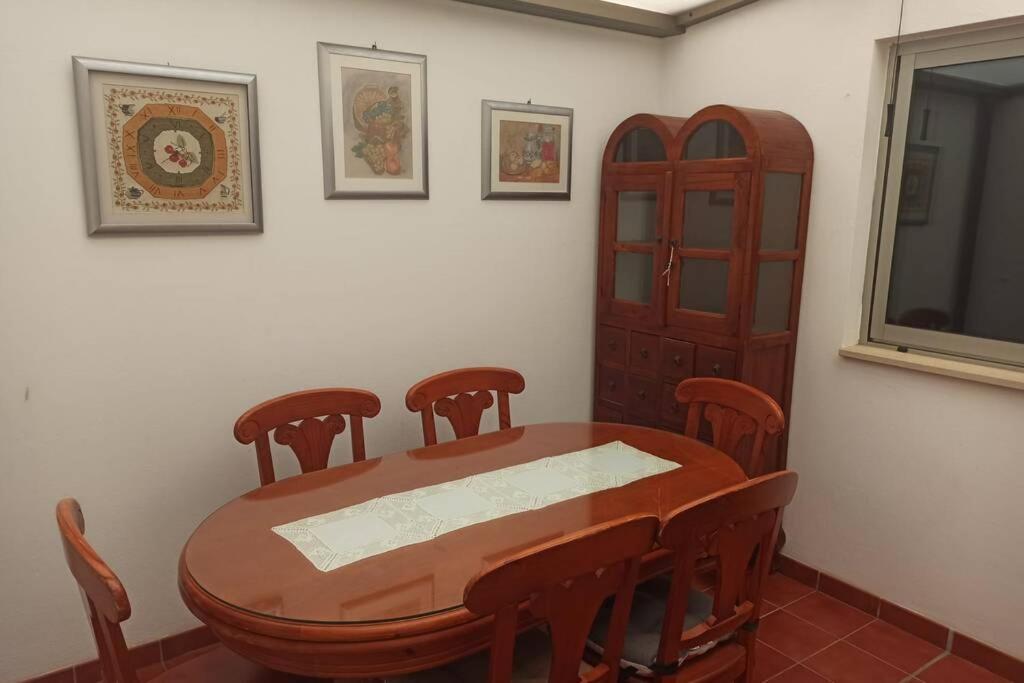 أذيخي Spacious Apartment Just Few Steps Of The Ocean In La Caleta المظهر الخارجي الصورة