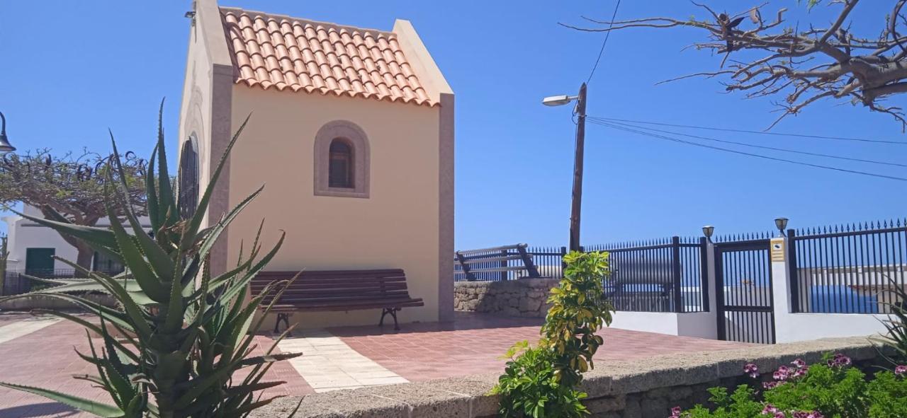 أذيخي Spacious Apartment Just Few Steps Of The Ocean In La Caleta المظهر الخارجي الصورة
