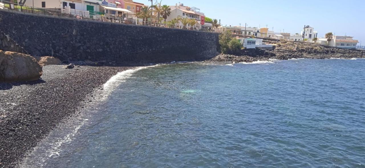 أذيخي Spacious Apartment Just Few Steps Of The Ocean In La Caleta المظهر الخارجي الصورة