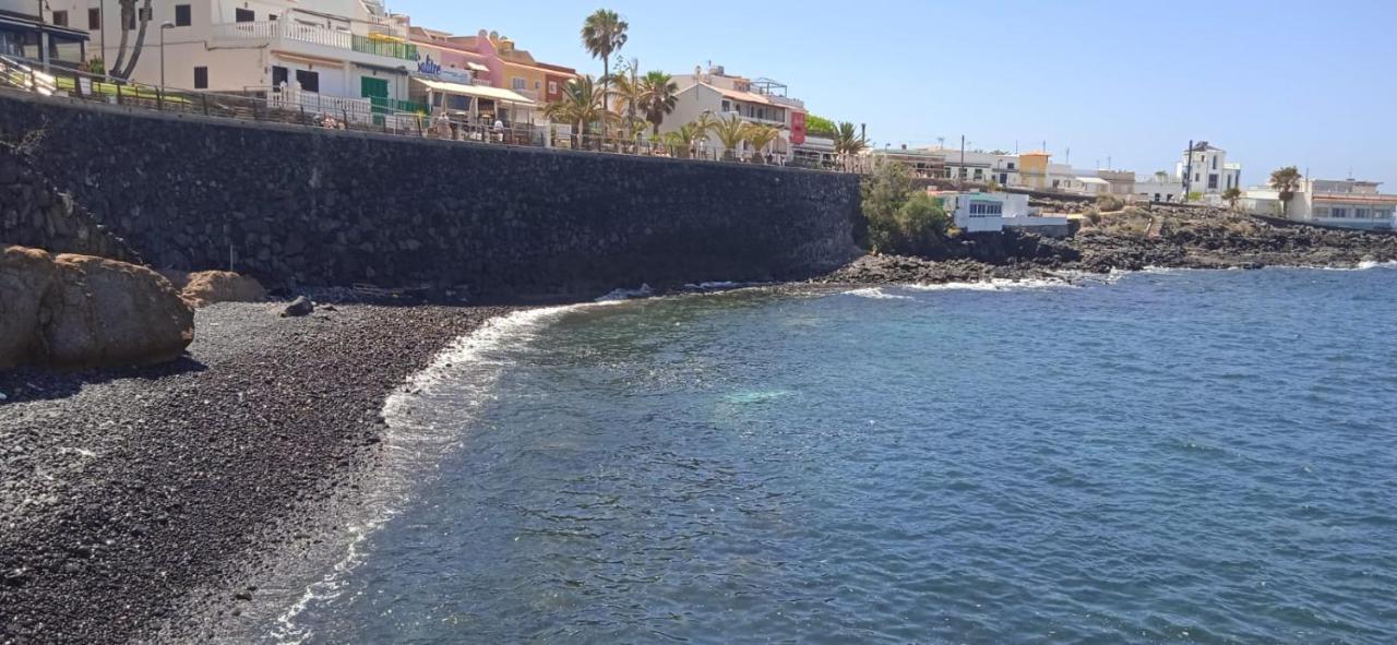 أذيخي Spacious Apartment Just Few Steps Of The Ocean In La Caleta المظهر الخارجي الصورة
