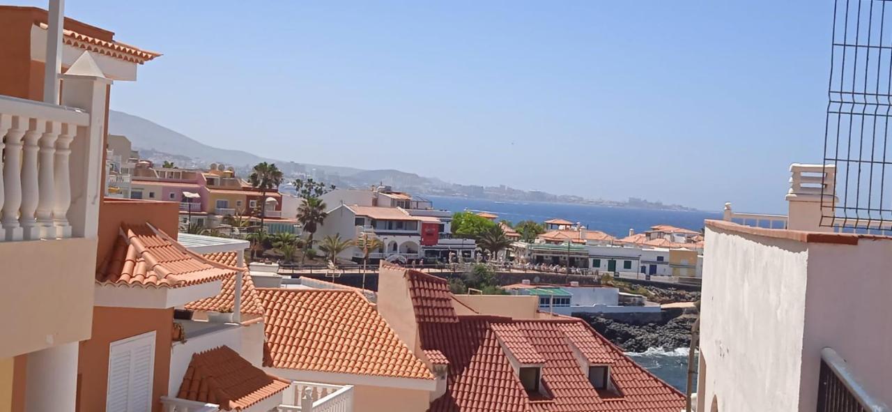 أذيخي Spacious Apartment Just Few Steps Of The Ocean In La Caleta المظهر الخارجي الصورة