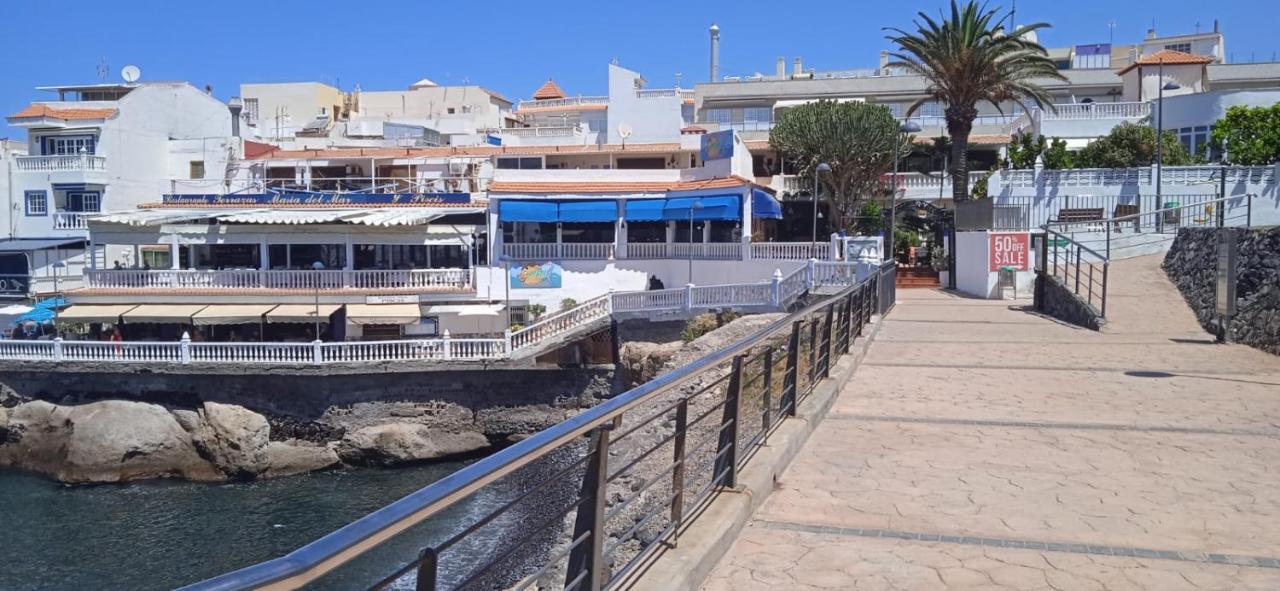 أذيخي Spacious Apartment Just Few Steps Of The Ocean In La Caleta المظهر الخارجي الصورة