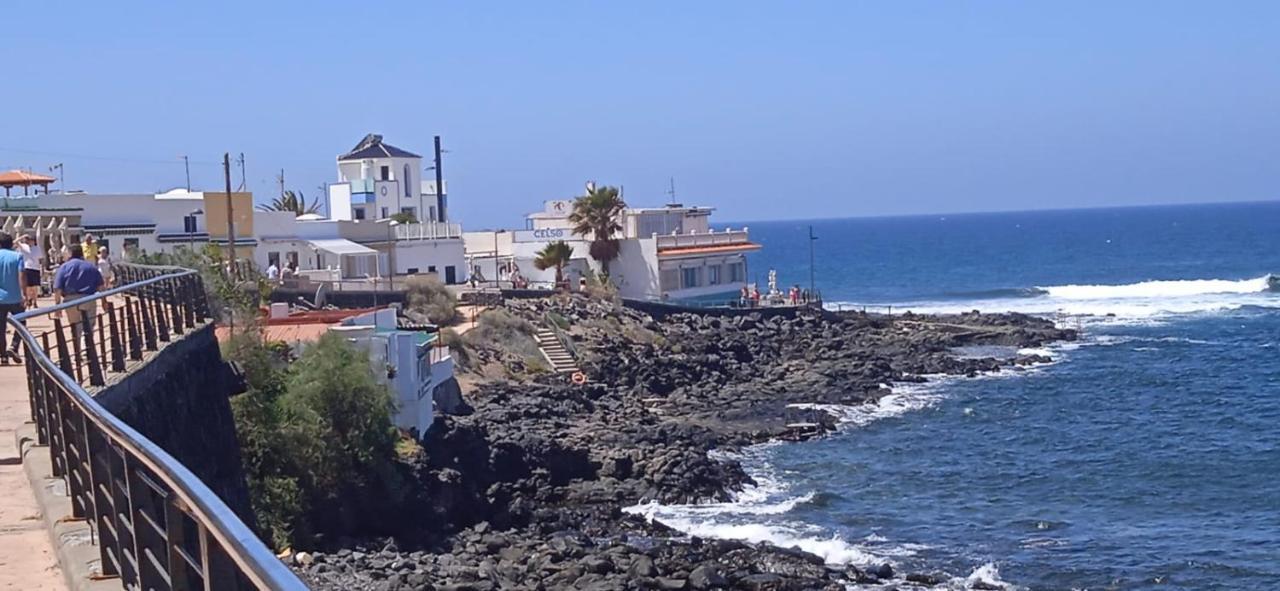 أذيخي Spacious Apartment Just Few Steps Of The Ocean In La Caleta المظهر الخارجي الصورة