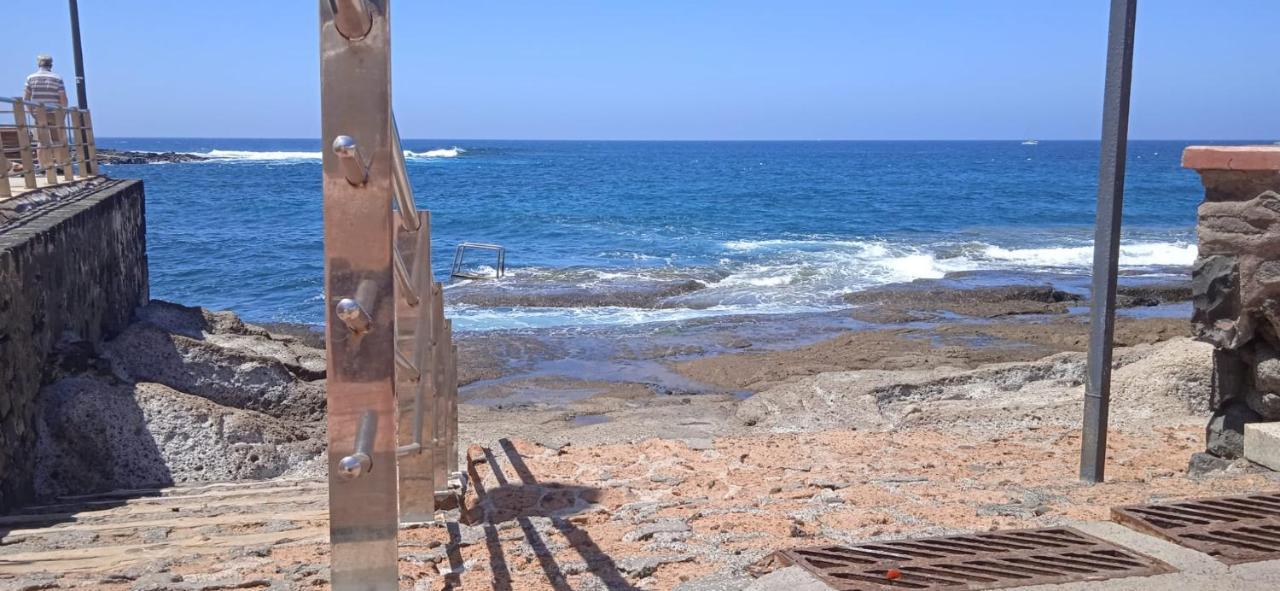 أذيخي Spacious Apartment Just Few Steps Of The Ocean In La Caleta المظهر الخارجي الصورة