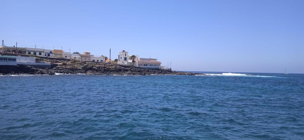 أذيخي Spacious Apartment Just Few Steps Of The Ocean In La Caleta المظهر الخارجي الصورة