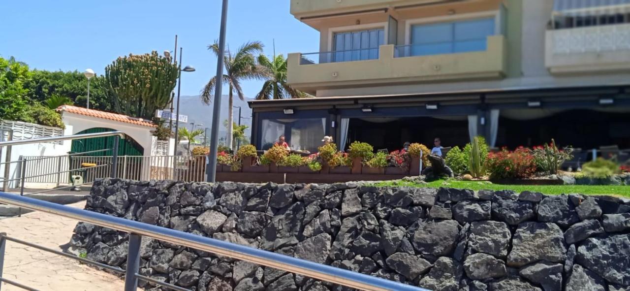 أذيخي Spacious Apartment Just Few Steps Of The Ocean In La Caleta المظهر الخارجي الصورة