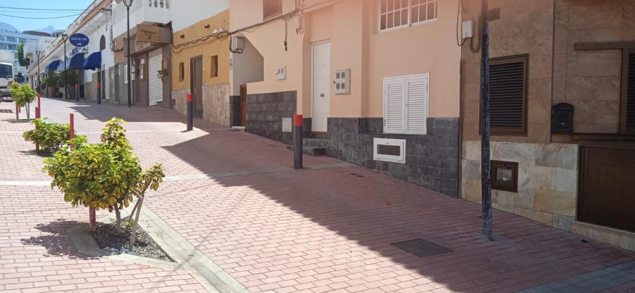 أذيخي Spacious Apartment Just Few Steps Of The Ocean In La Caleta المظهر الخارجي الصورة