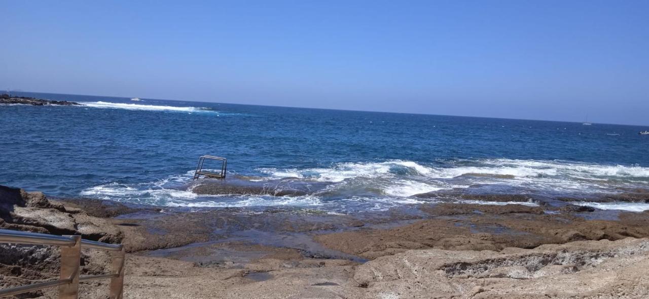 أذيخي Spacious Apartment Just Few Steps Of The Ocean In La Caleta المظهر الخارجي الصورة