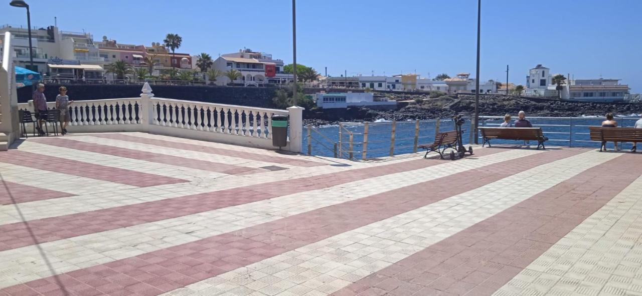 أذيخي Spacious Apartment Just Few Steps Of The Ocean In La Caleta المظهر الخارجي الصورة